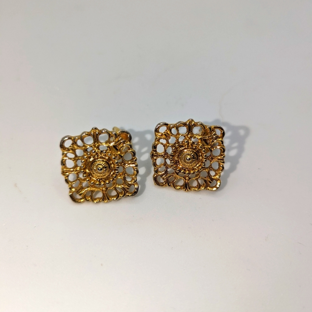 Vintage Gold Tone Filigree Clip on Earrings